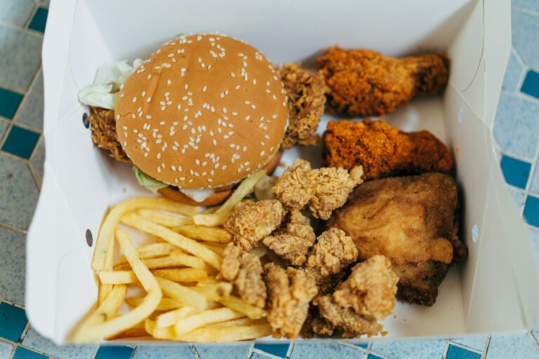 Box à 10 euros : pourquoi ces fast-foods séduisent autant ?