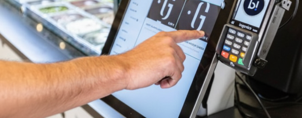 Borne de commande avec IA en restauration rapide